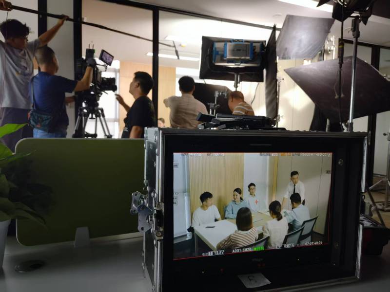 巴楚县TVC拍摄公司：科技产品视觉化大师，诠释未来感与功能美学